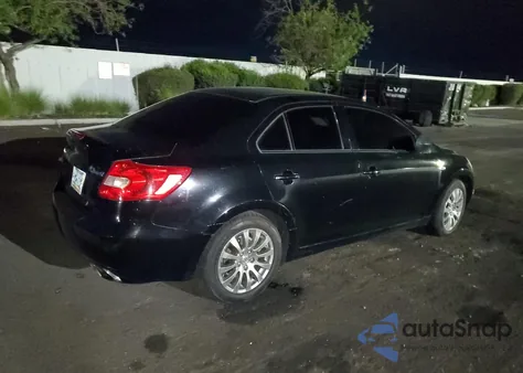 2010 Suzuki Kizashi Se z USA, uszkodzony, nr VIN 100732